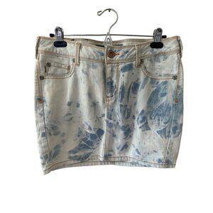 Source of Wisdom denim white and blue wash skirt size 8